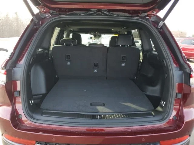 New 2026 Velvet Red Pearl-Coat Exterior Paint Jeep Altitude image 10