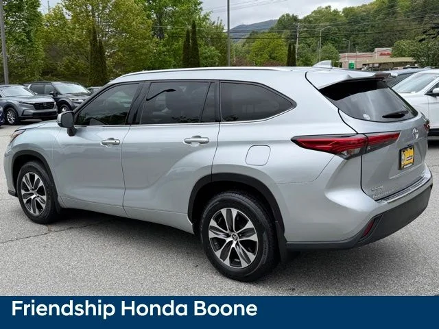 Used 2020 Silver Toyota XLE image 7