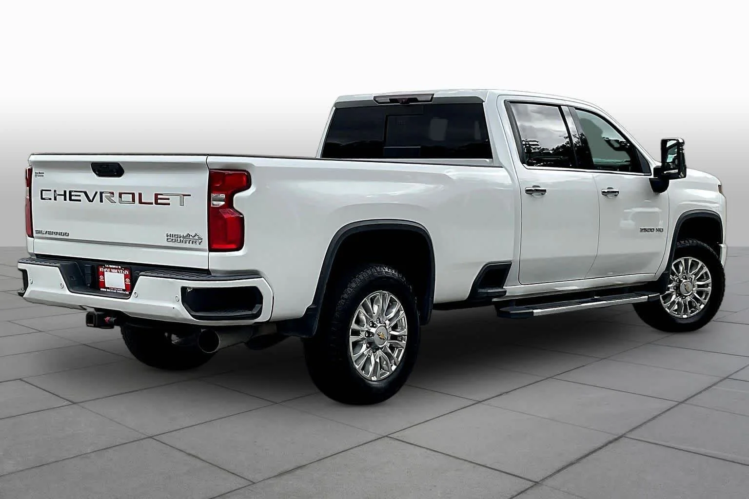 Used 2023 Iridescent Pearl Tricoat Chevrolet High Country image 25