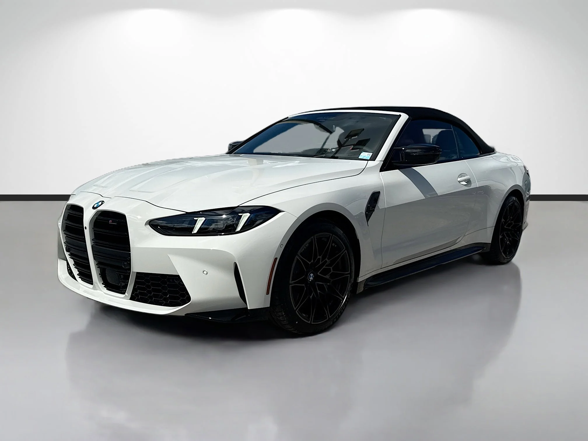 New 2027 Alpine White BMW Competition xDrive image 7
