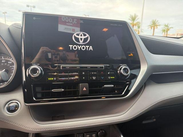Certified Used 2021 MAGNETIC GRAY MET. Toyota  image 19