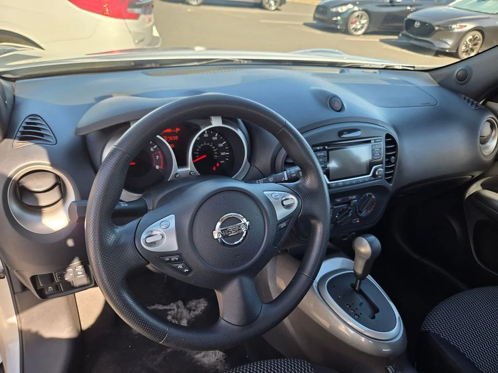 Used 2016 Silver Nissan S image 9