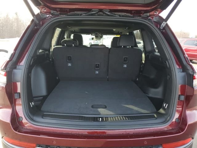 New 2026 Velvet Red Pearl-Coat Exterior Paint Jeep Altitude image 10