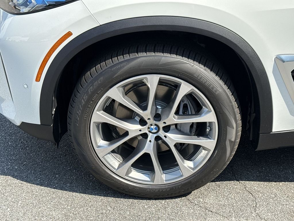 New 2026 White BMW xDrive40i image 10