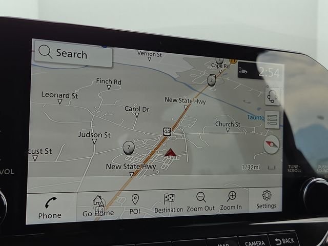Used 2023 Scarlet Nissan SL image 9