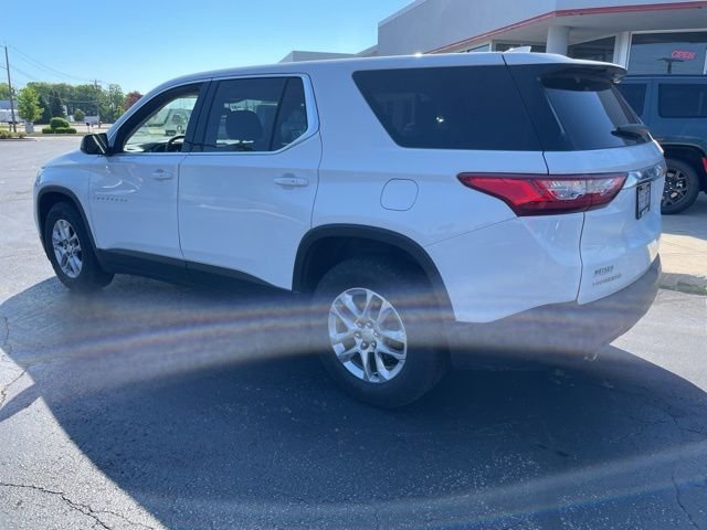 Used 2018 Summit White Chevrolet LS image 3