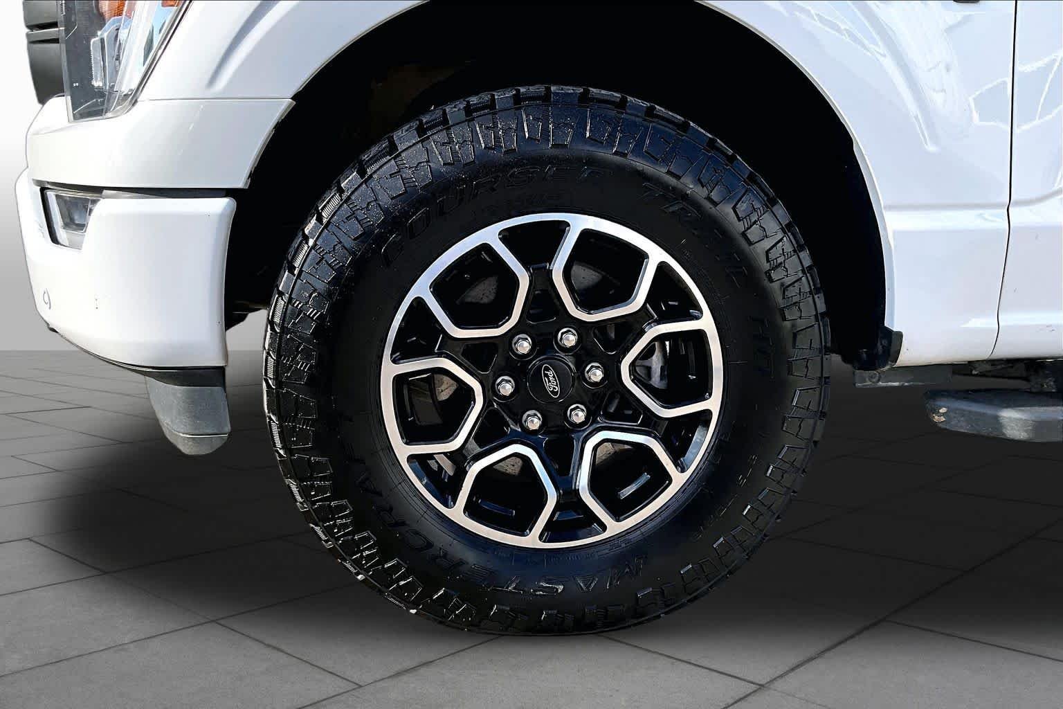 Used 2021 Oxford White Ford XLT image 12