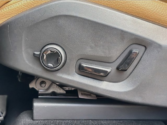 Used 2019 Gray Metallic Volvo Inscription image 26