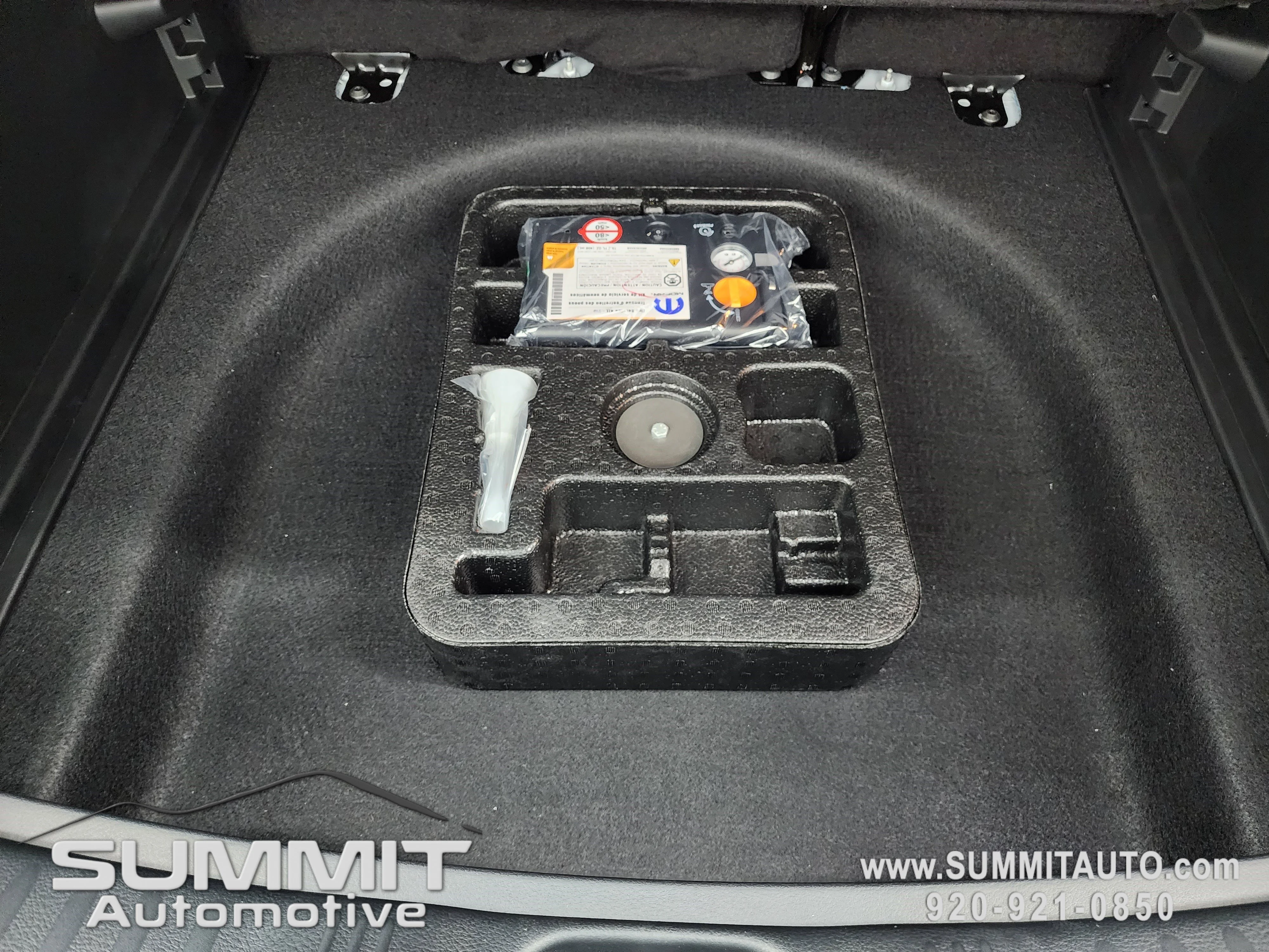 New 2026 Bright White Clear-Coat Exterior Paint Jeep Latitude image 31