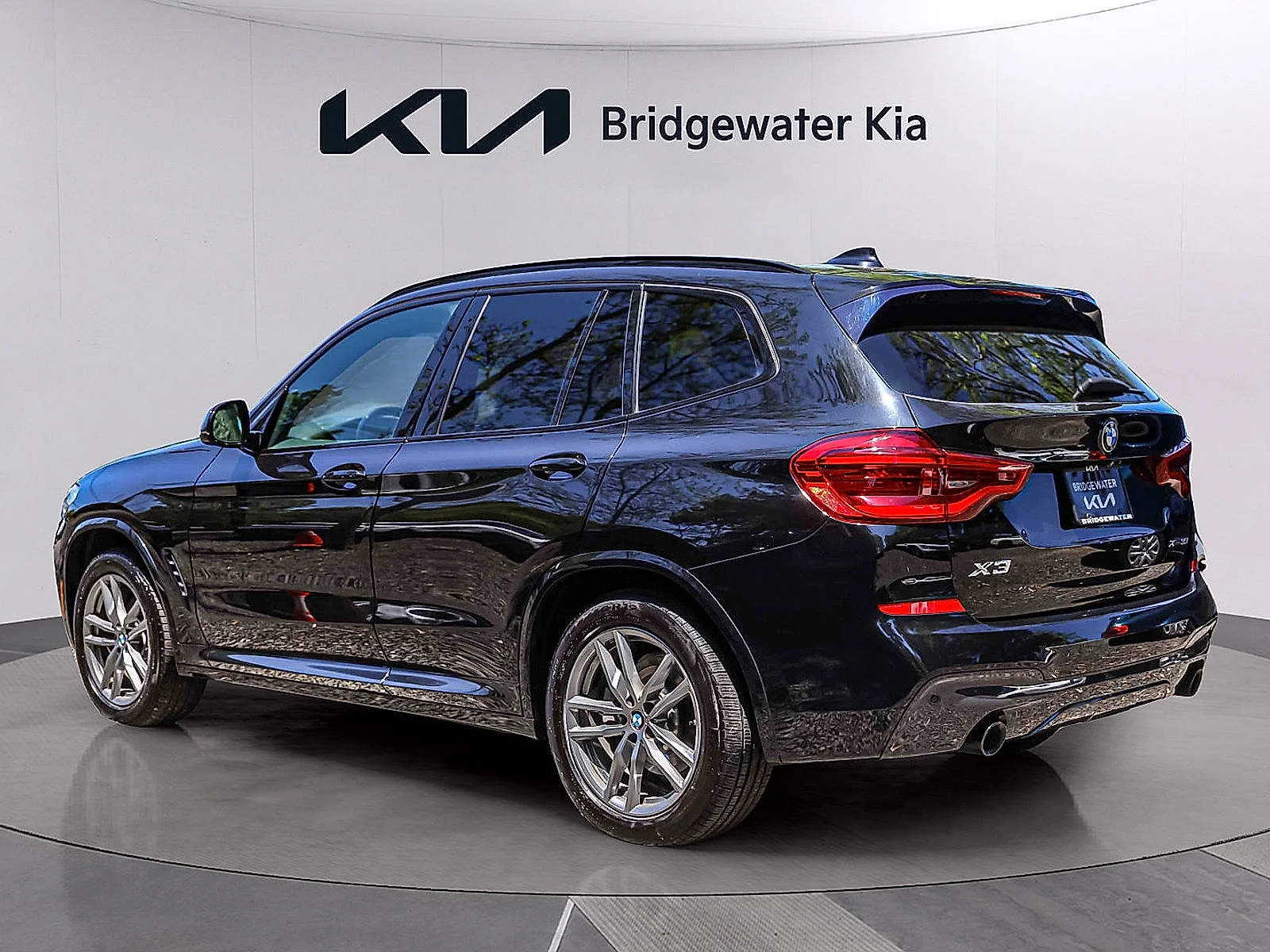 Used 2021 Black Sapphire Metallic BMW xDrive30i image 4