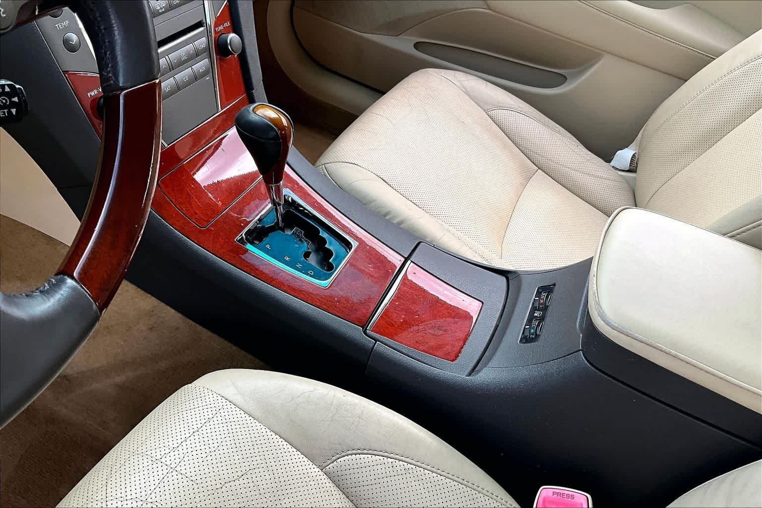 Used 2011 Starfire Pearl Lexus  image 13