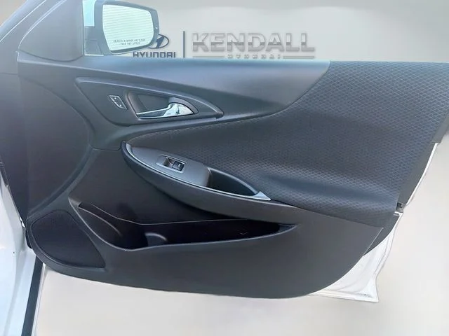 Used 2025 Summit White Chevrolet LT image 31