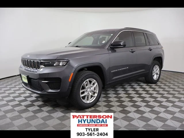 Used 2025 Gray Jeep Laredo X image 1
