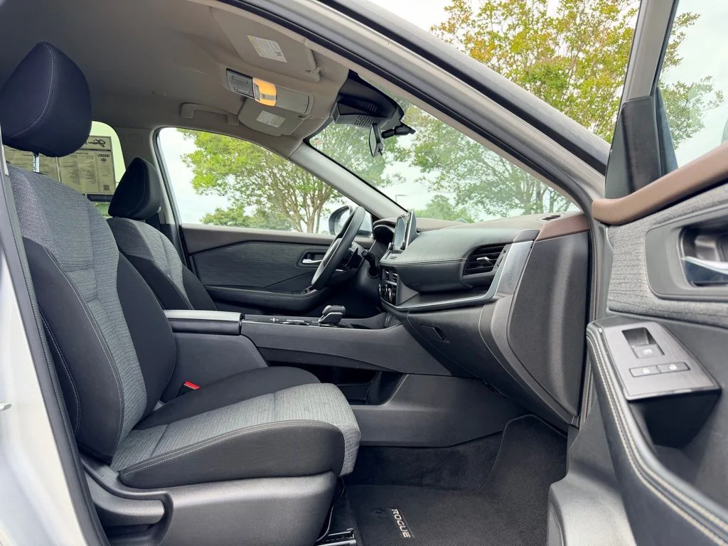 Used 2023 Silver Nissan SV image 13