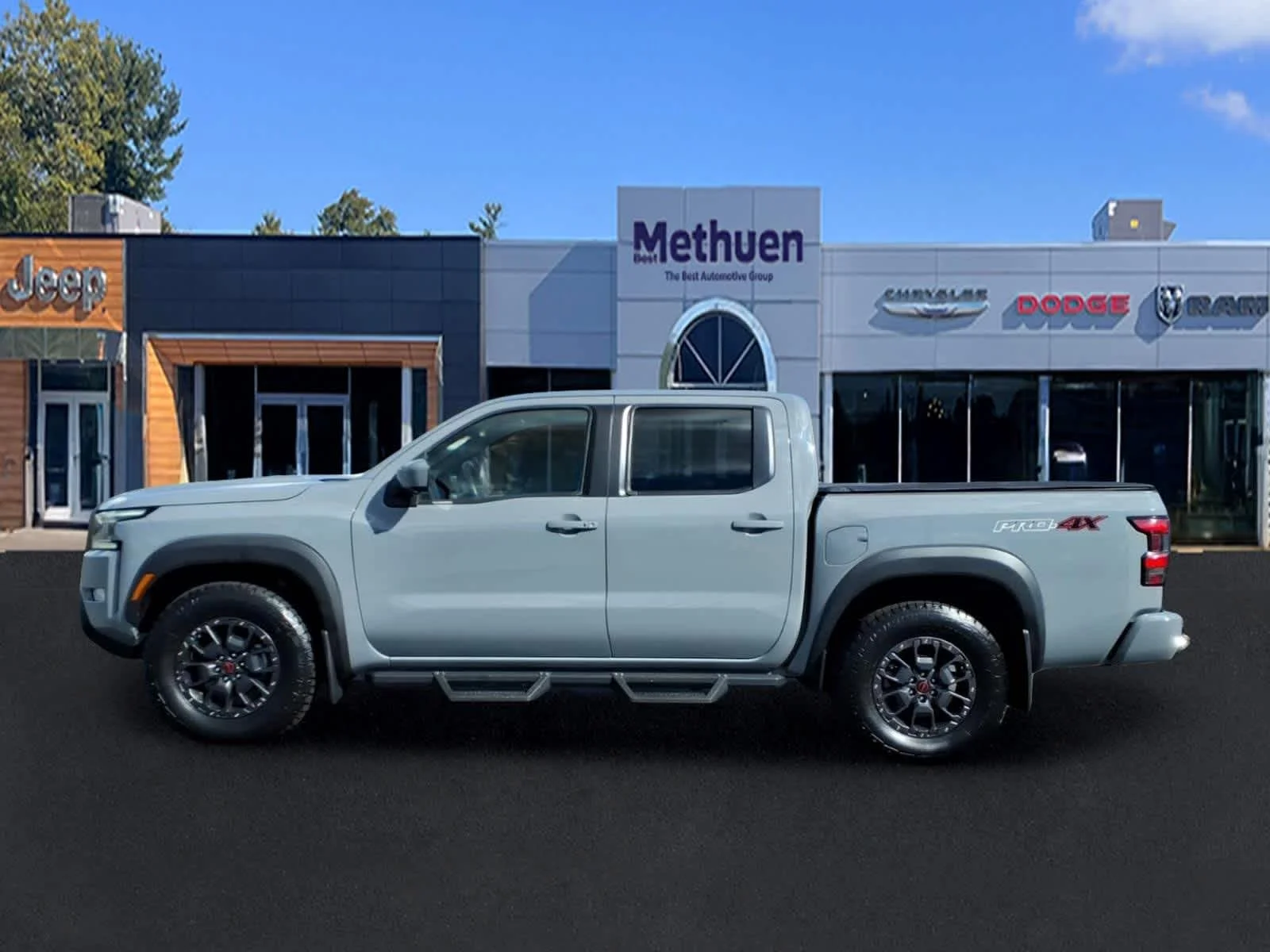 Used 2022 Boulder Grey Pearl Nissan PRO-4X image 8