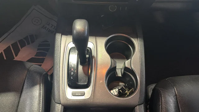 Used 2017 White Honda EX-L image 20