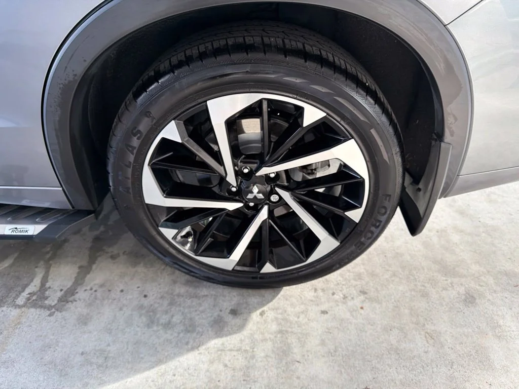 Used 2022 Silver Mitsubishi SEL image 18