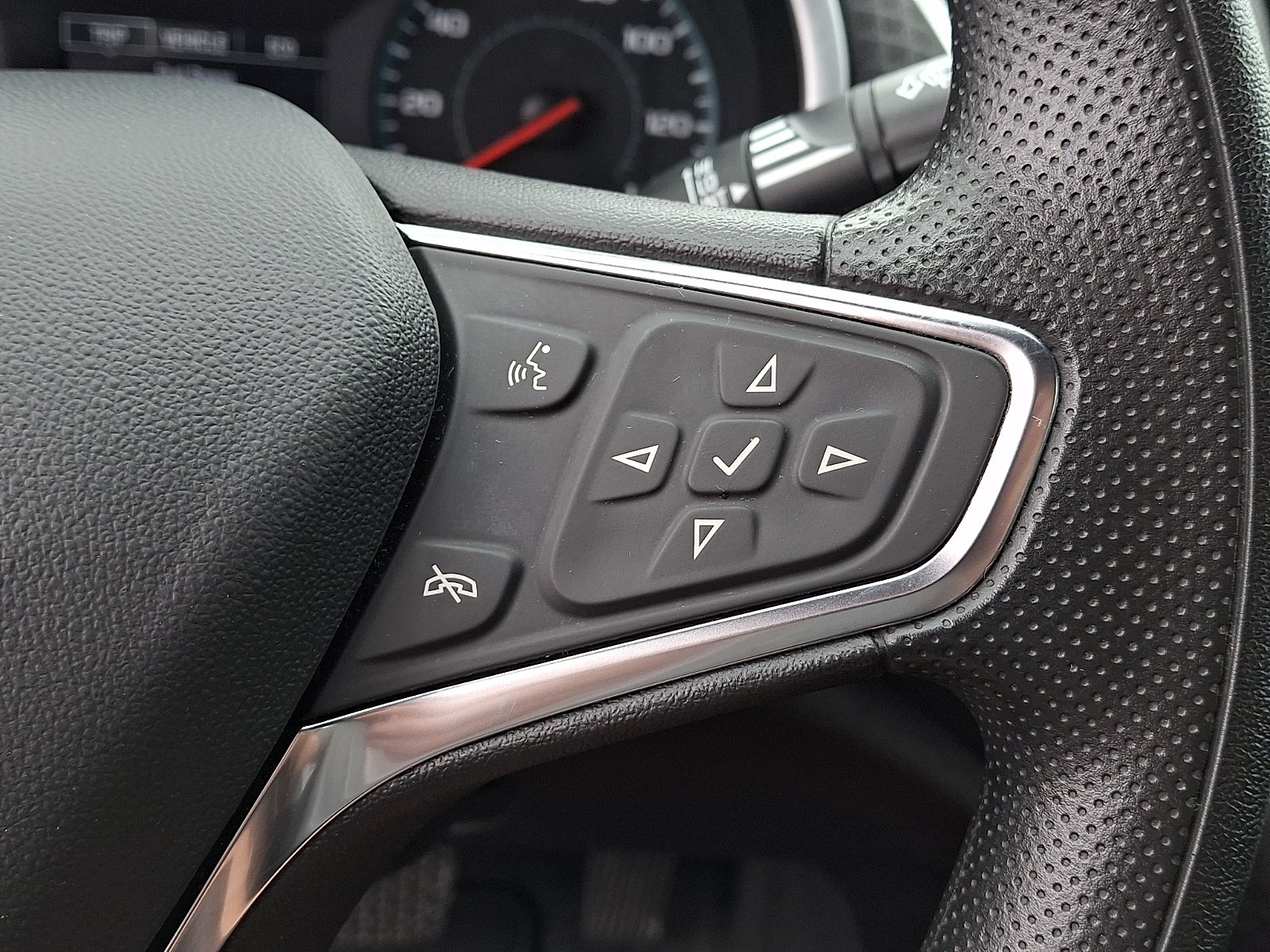 Used 2024 Mineral Gray Metallic - G5D Chevrolet FWD 1LT image 21