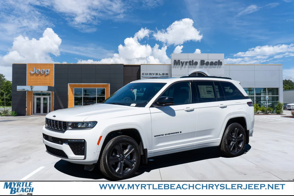 New 2027 Bright White Clear-Coat Paint Jeep Limited image 1