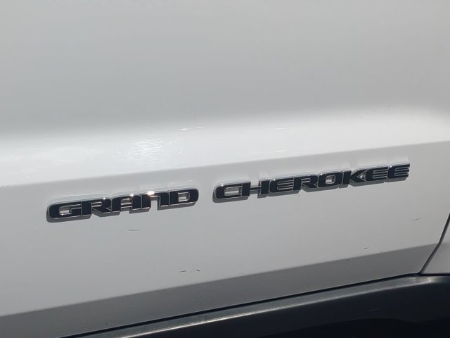 Used 2018 White Jeep Laredo image 13