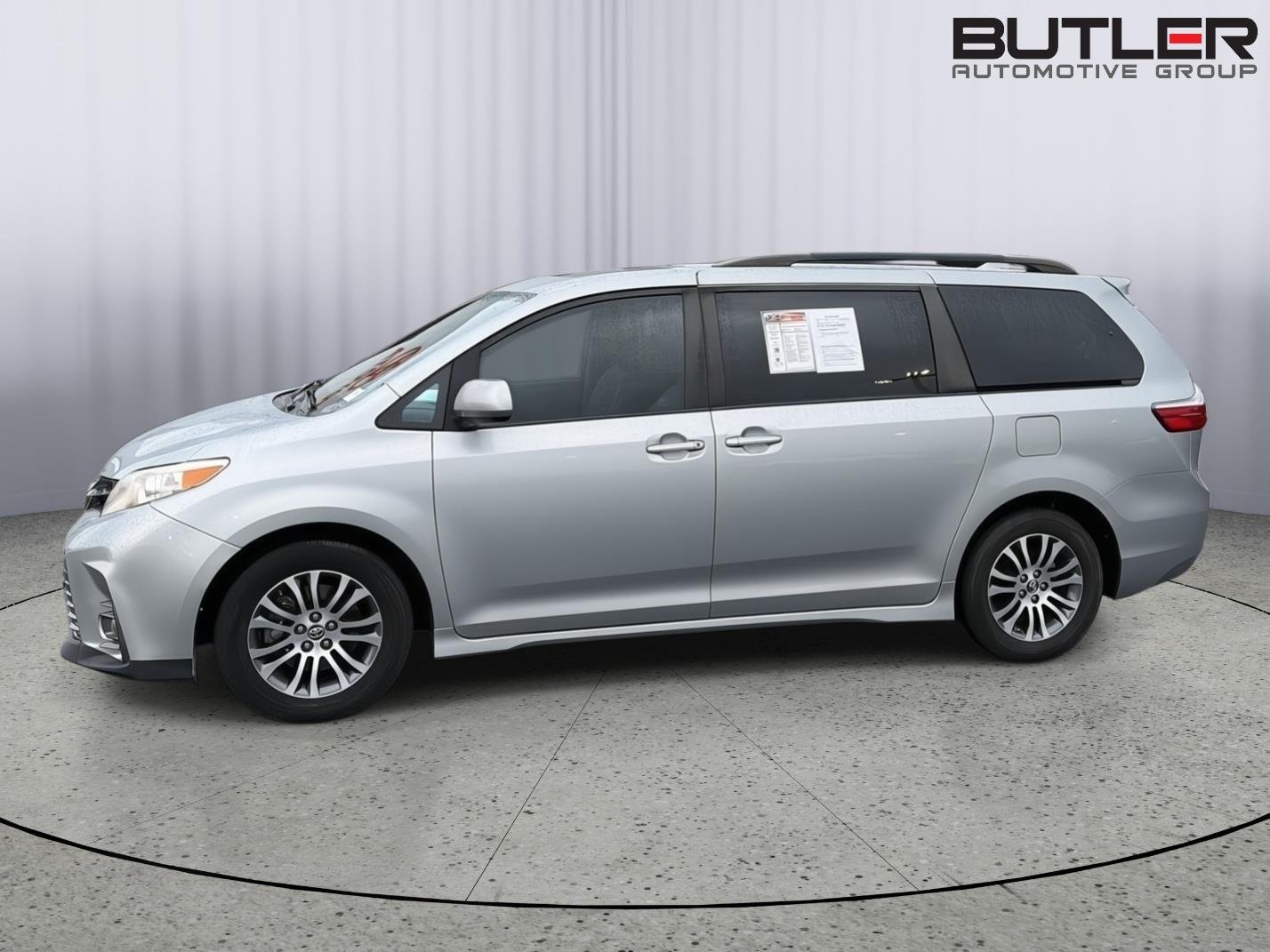 Used 2019 Celestial Silver Metallic Toyota XLE Premium 8-Passenger image 3