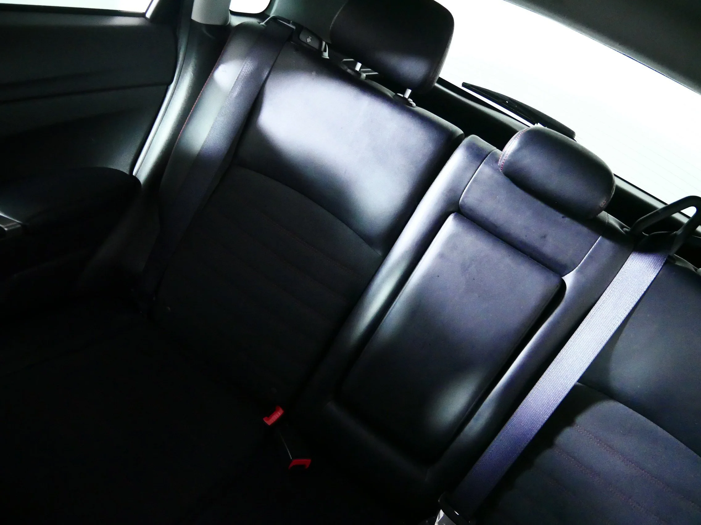 Used 2024 Labrador Black Pearl Mitsubishi SE image 12