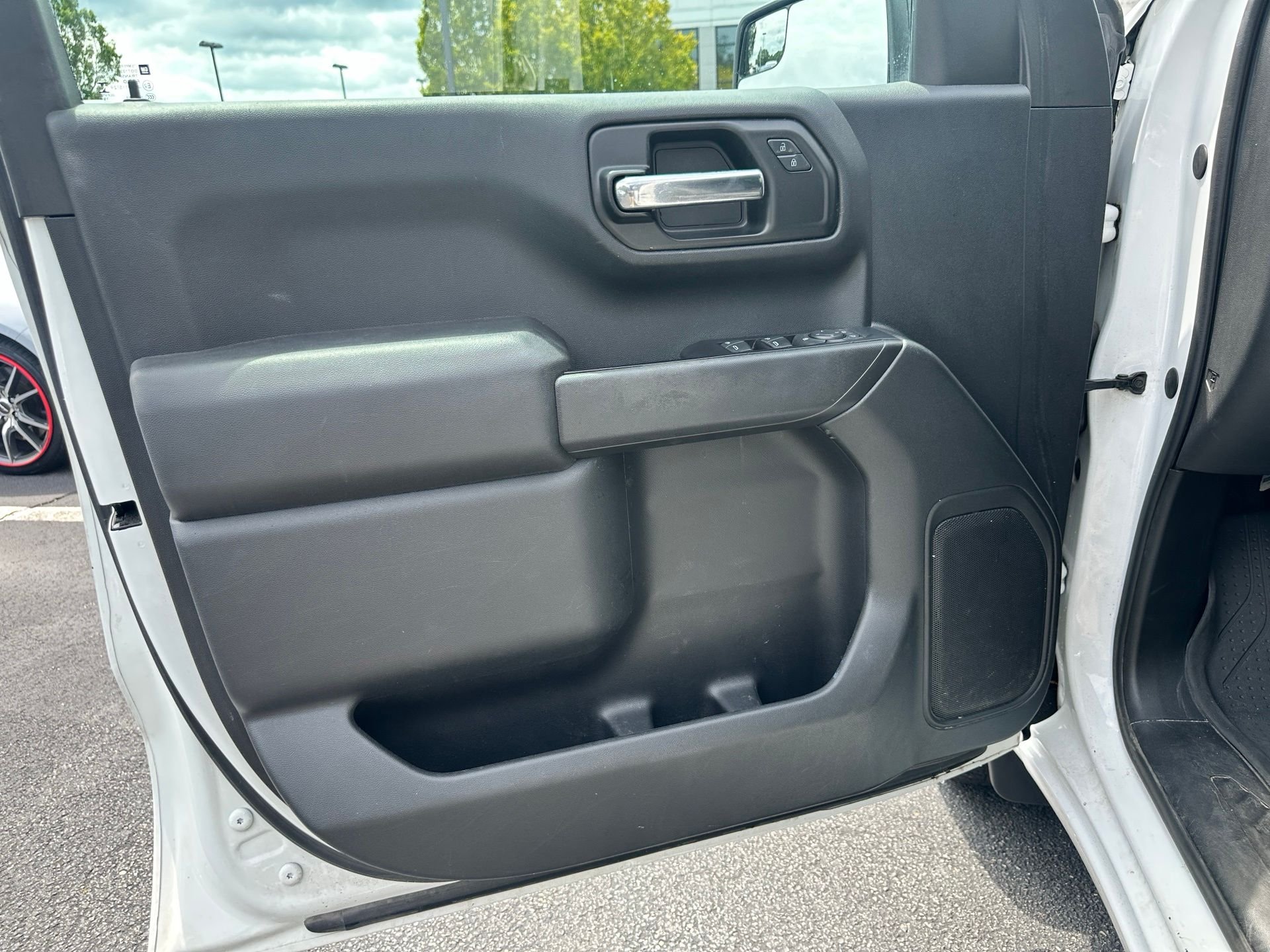 Used 2019 White Chevrolet Custom image 23