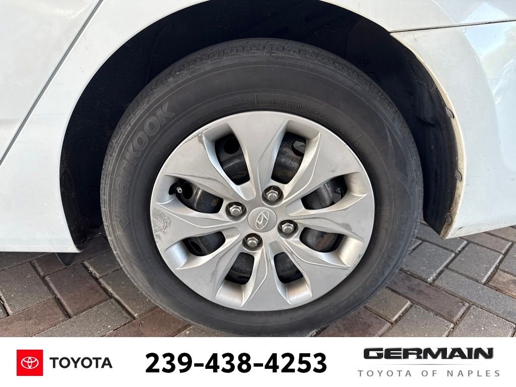 Used 2015 White Hyundai GLS image 12