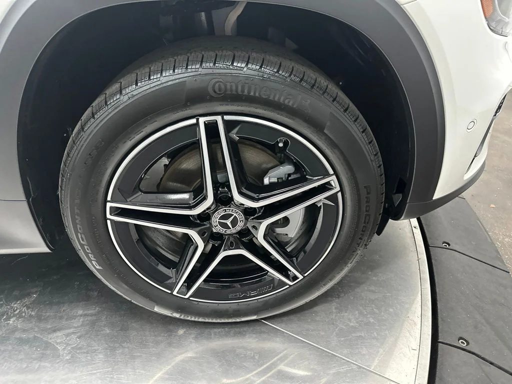 New 2026 White Mercedes-Benz GLB 250 image 9