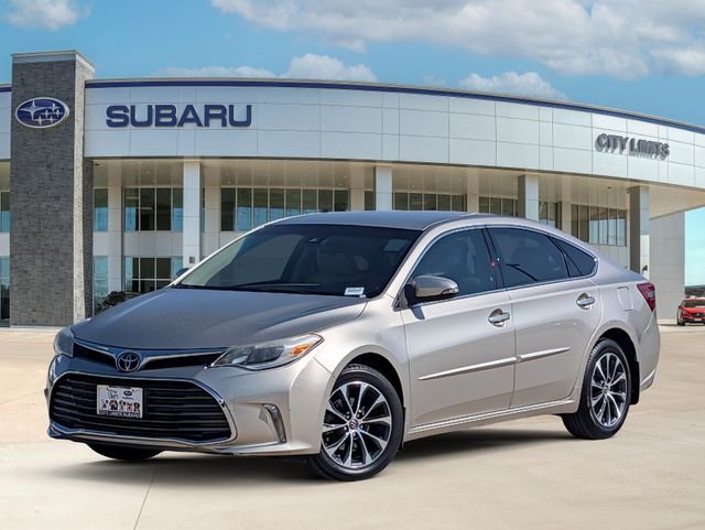 Used 2017  Toyota XLE image 1