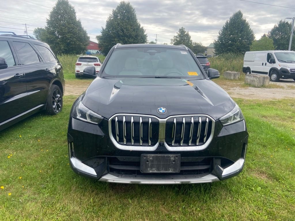 Used 2025 Black Sapphire Metallic BMW xDrive28i image 2