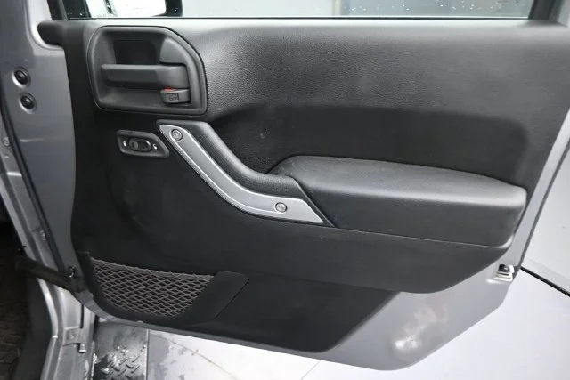 Used 2013 Silver Jeep Sahara image 13