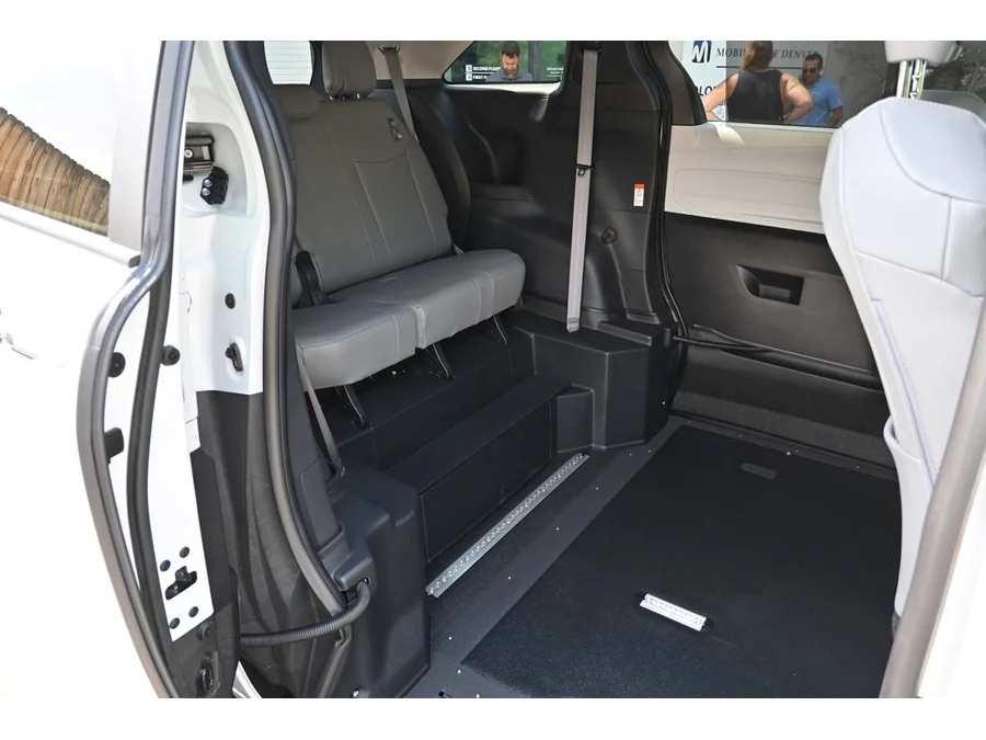 New 2025 WHITE Toyota XLE Mobility Handicap Van image 17