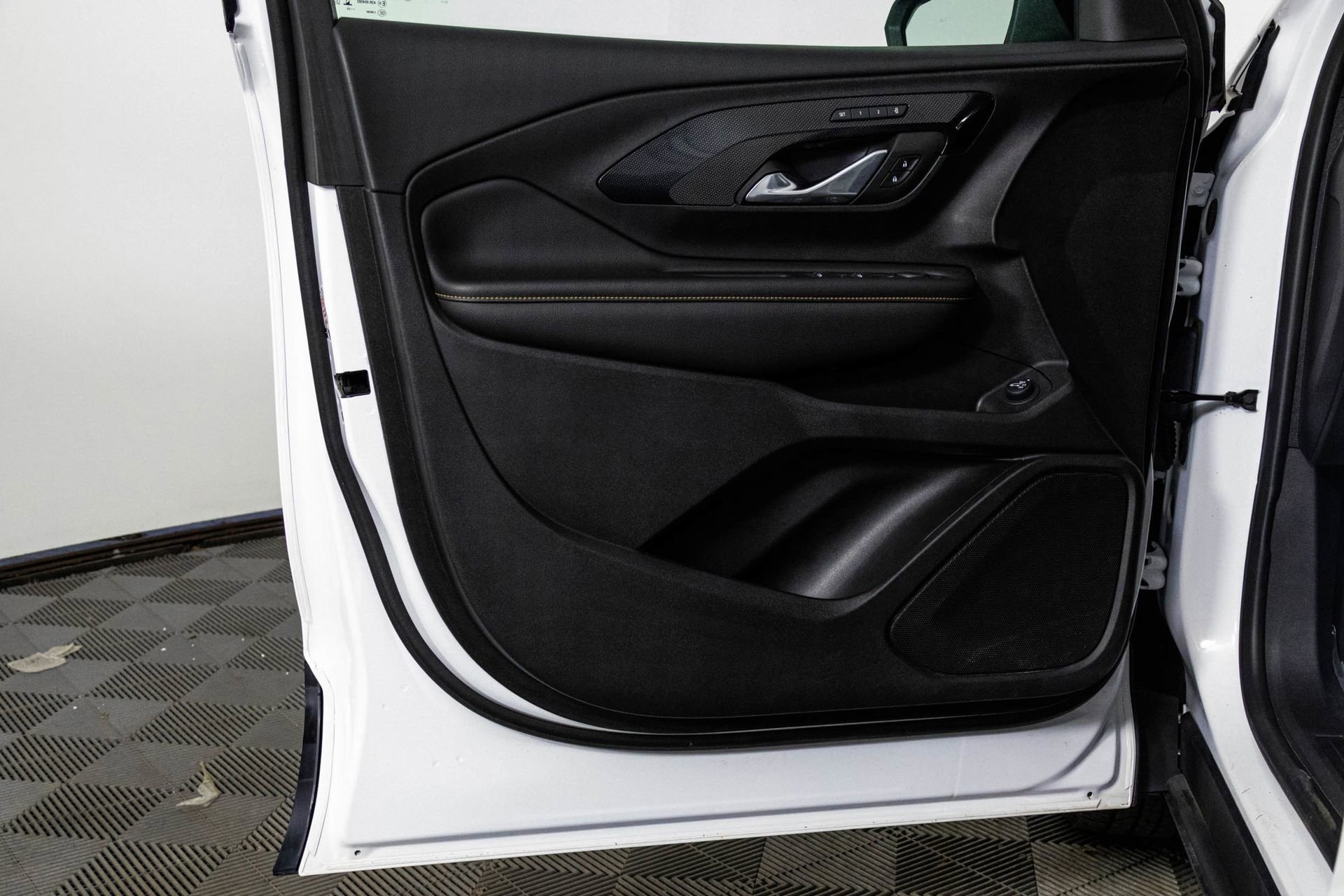 2023 GMC TERRAIN - Image 32