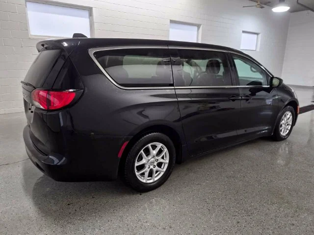 Used 2022 Black Chrysler LX image 6