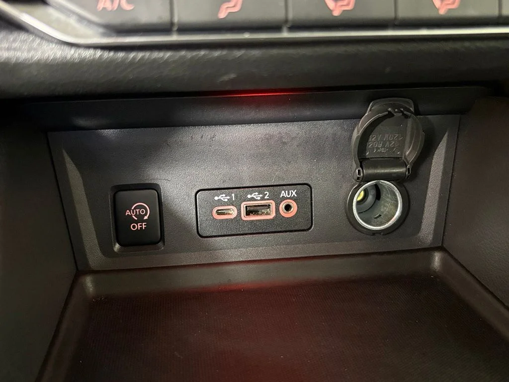Used 2025 White Nissan SV image 27