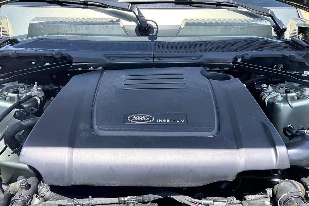 Used 2025 Green Land Rover S image 9