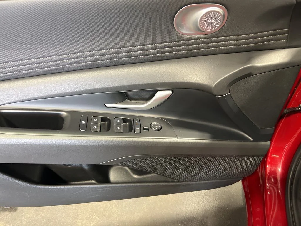 2025 Hyundai Elantra SEL - Photo 11