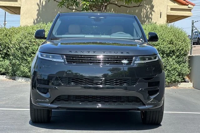 New 2026 Santorini Black Land Rover Dynamic SE image 8