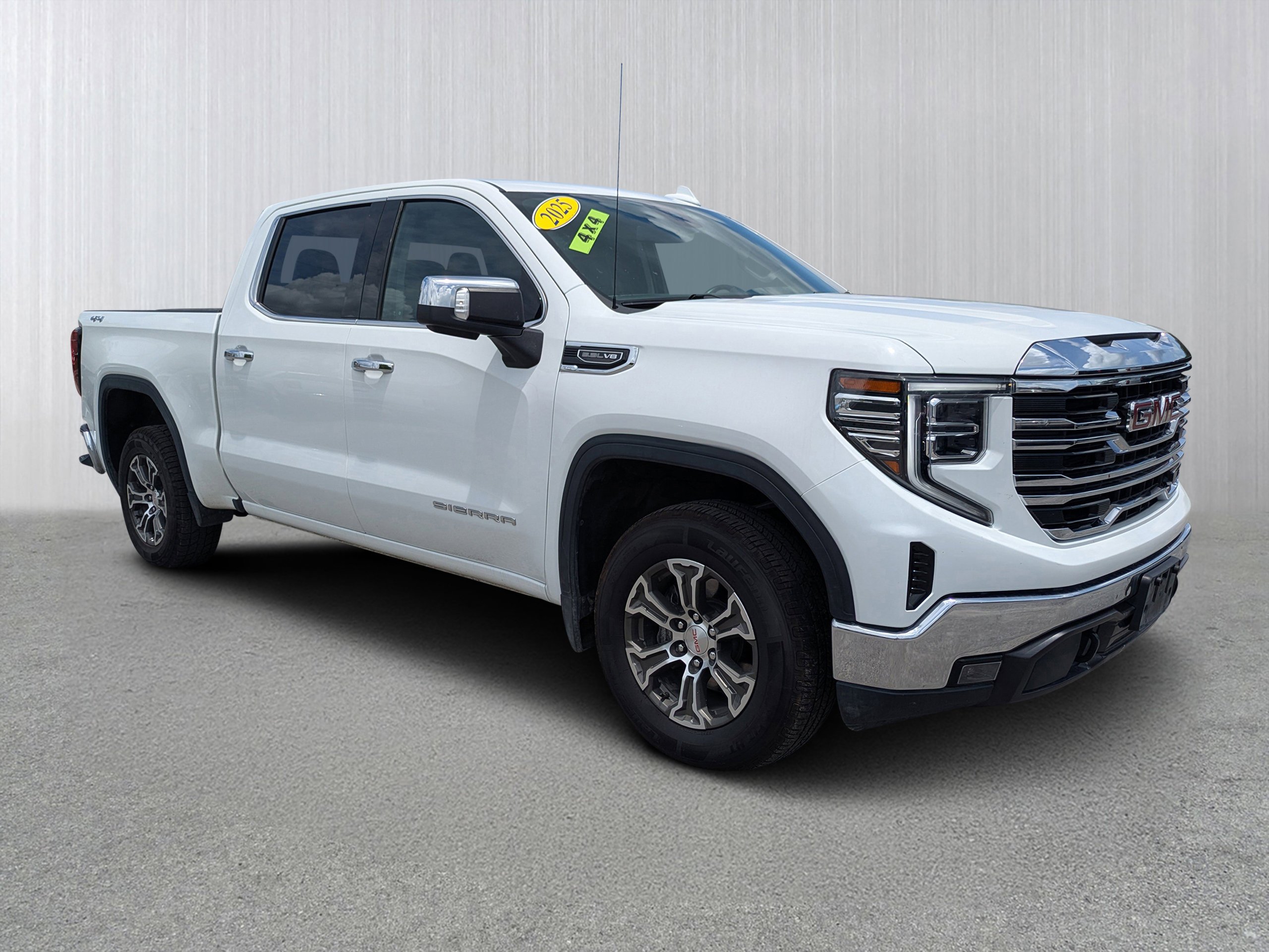 2025 GMC Sierra 4WD Crew Cab Short Box SLT's photo