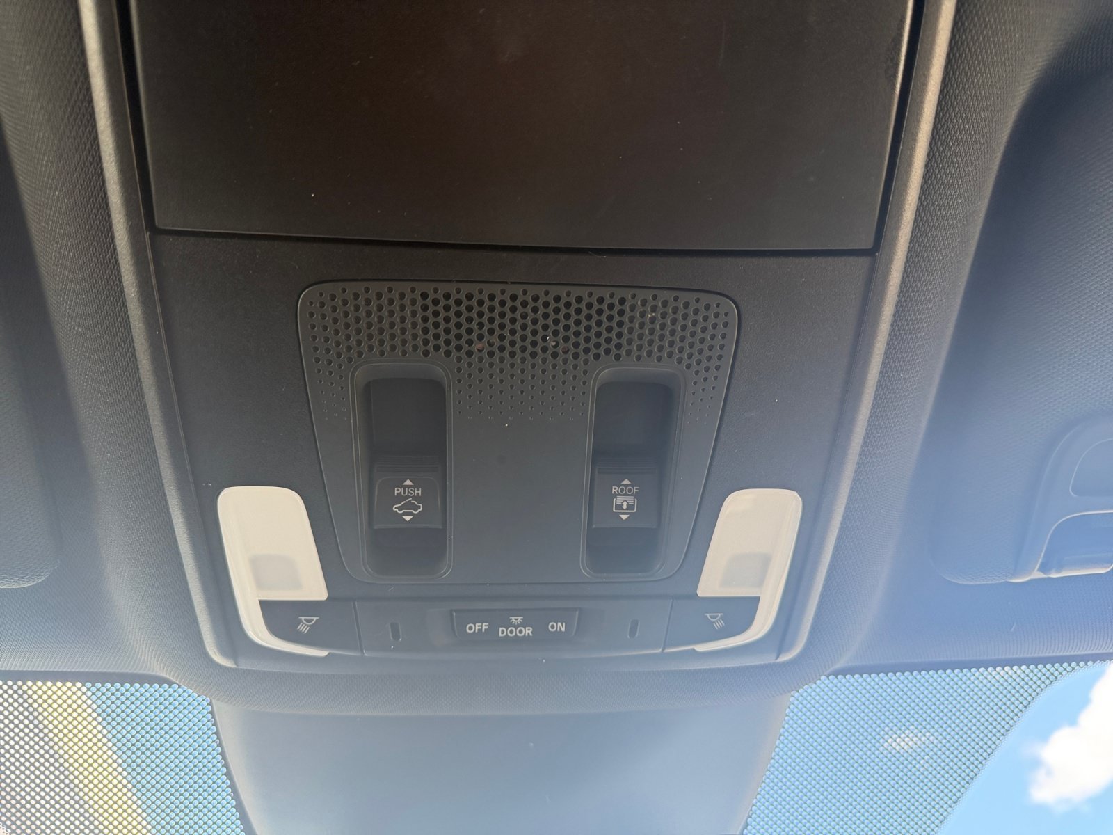 Used 2023 Diffused Sky Pearl Honda TrailSport image 27