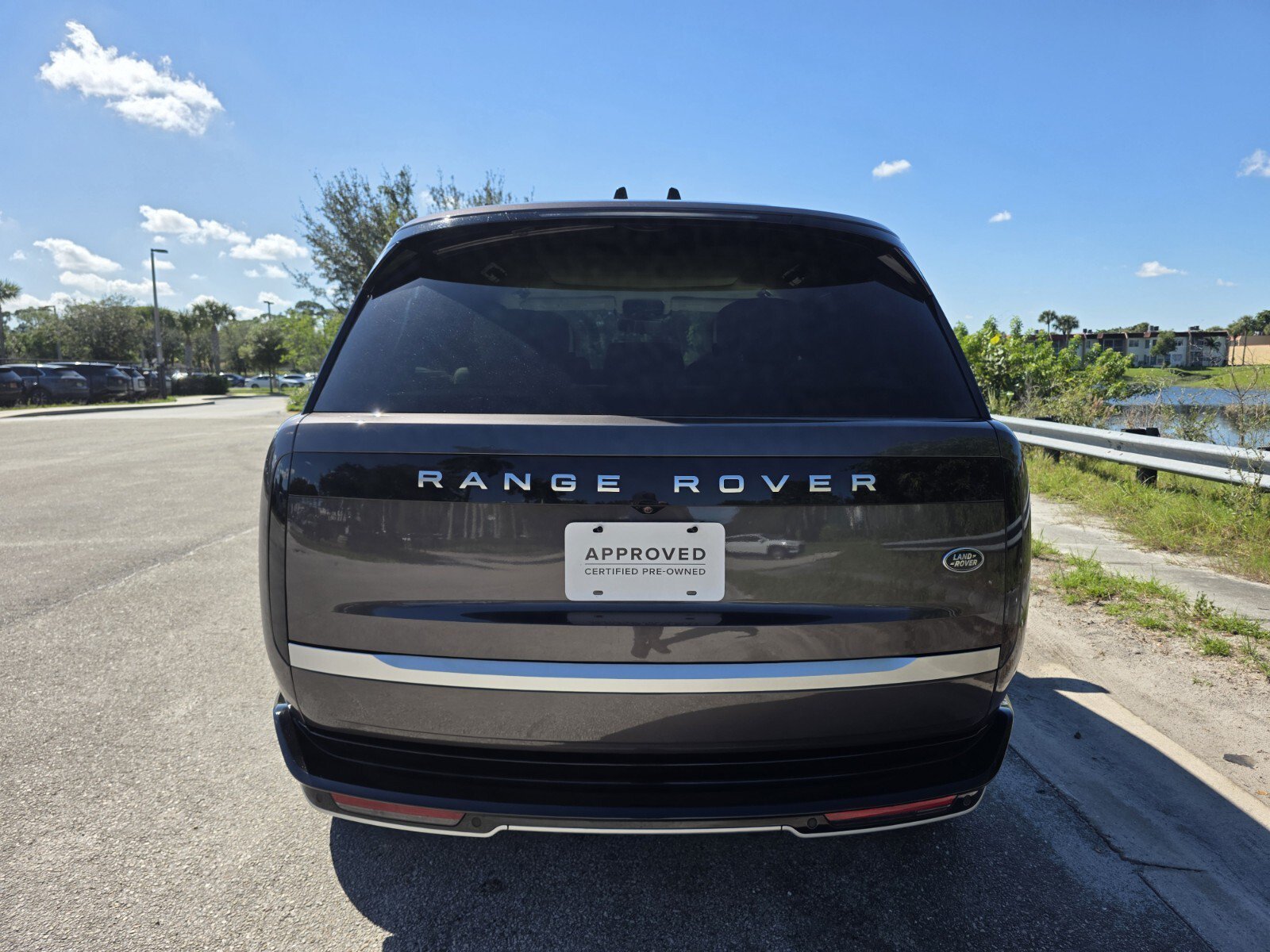 Certified Used 2023 Charente Grey Premium Metallic Land Rover P530 First Edition image 6