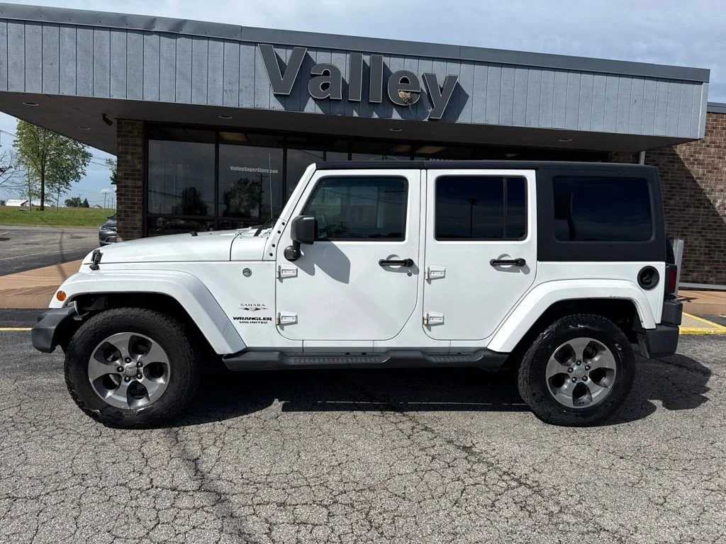 Used 2017  Jeep Unlimited Sahara image 3