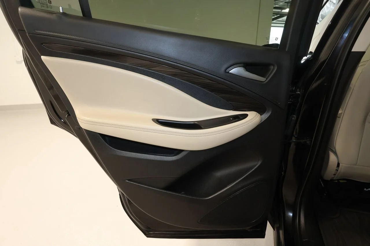 Used 2019 EBONY TWILIGHT METALLIC Buick Essence image 11