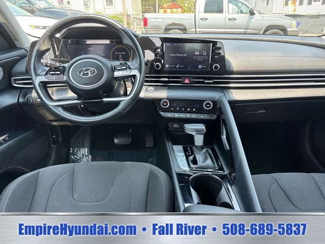 Used 2022 Black Hyundai SEL image 11