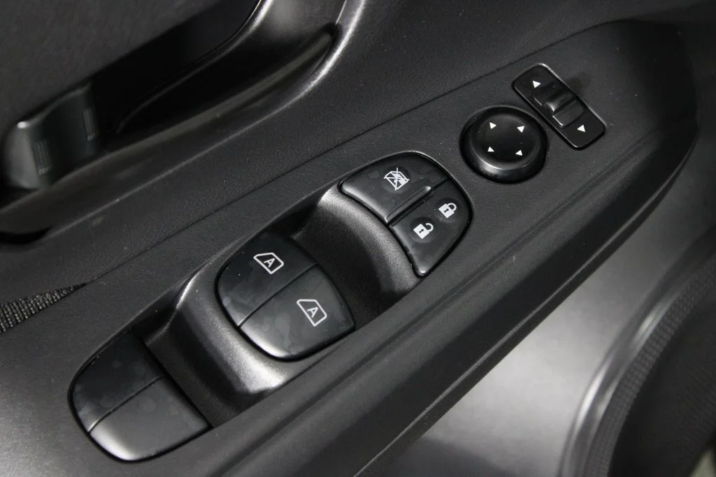 2025 Nissan KICKS PLAY Base - Photo 22