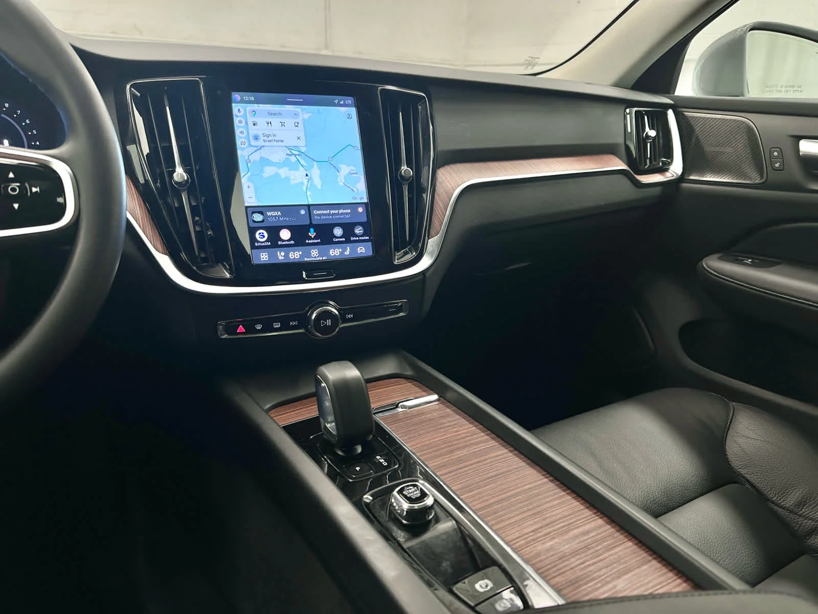 Used 2024 Vapour Grey Metallic Volvo Plus image 29