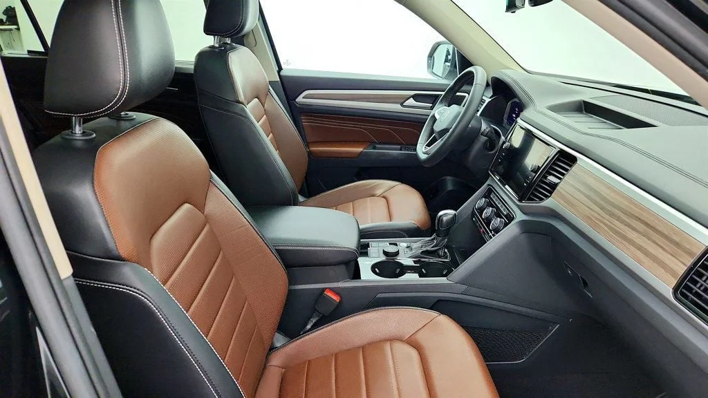 Used 2021 Racing Green Volkswagen 2021.5 SEL Premium w/ MIB3 Navigation & Panoramic Roof image 23