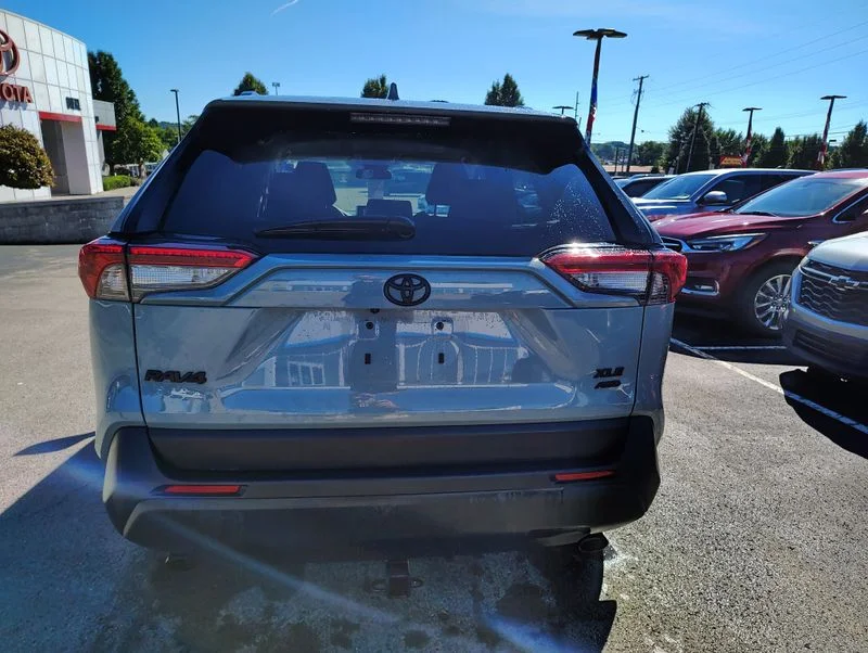 Used 2023  Toyota XLE image 5