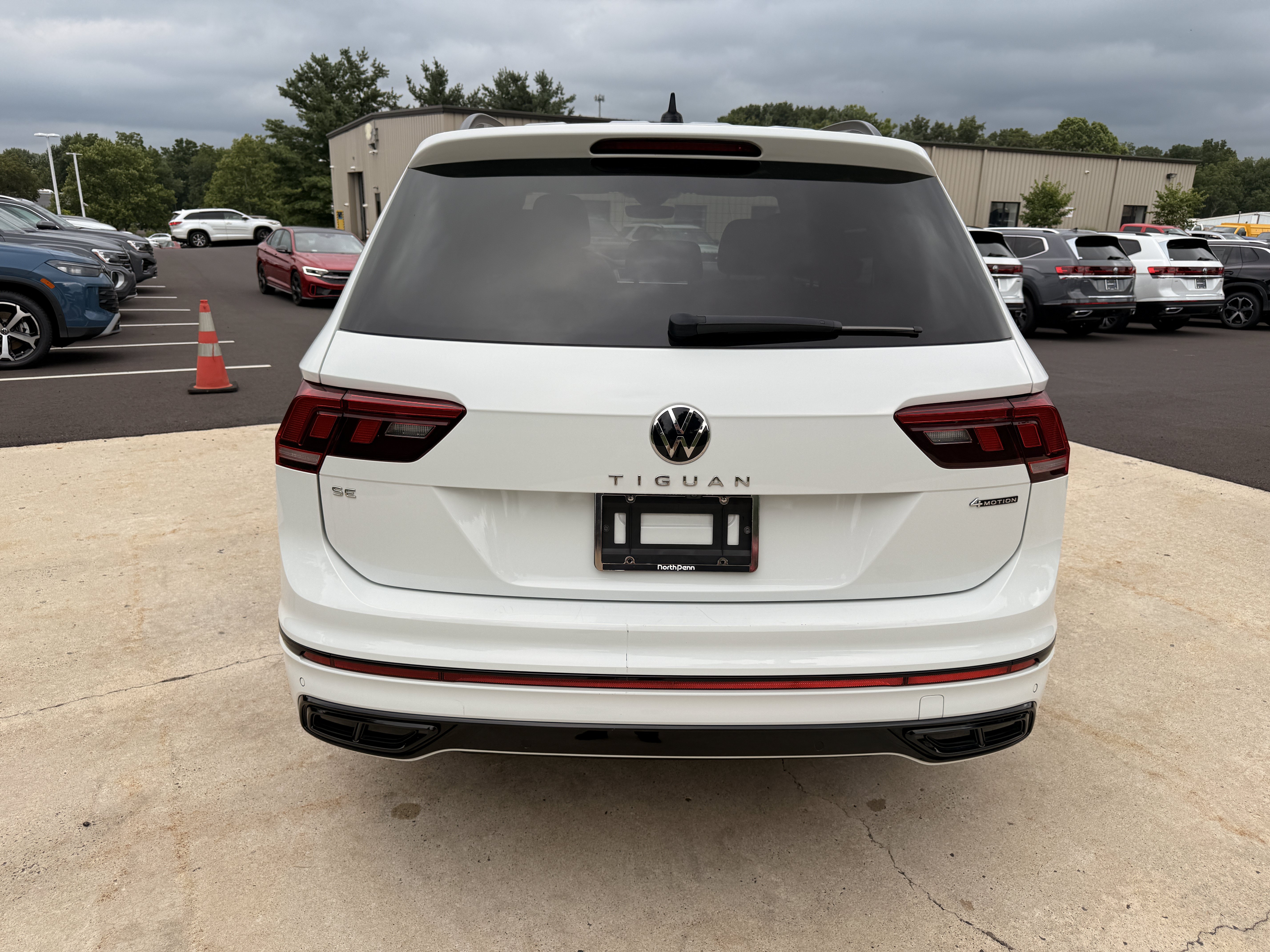 Used 2022  Volkswagen SE R-Line Black image 11